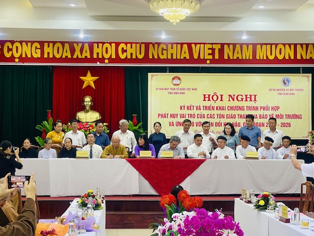 Ban Trị sự Phật giáo tỉnh ký kết bảo vệ môi trường với Mặt trận Tổ quốc tỉnh